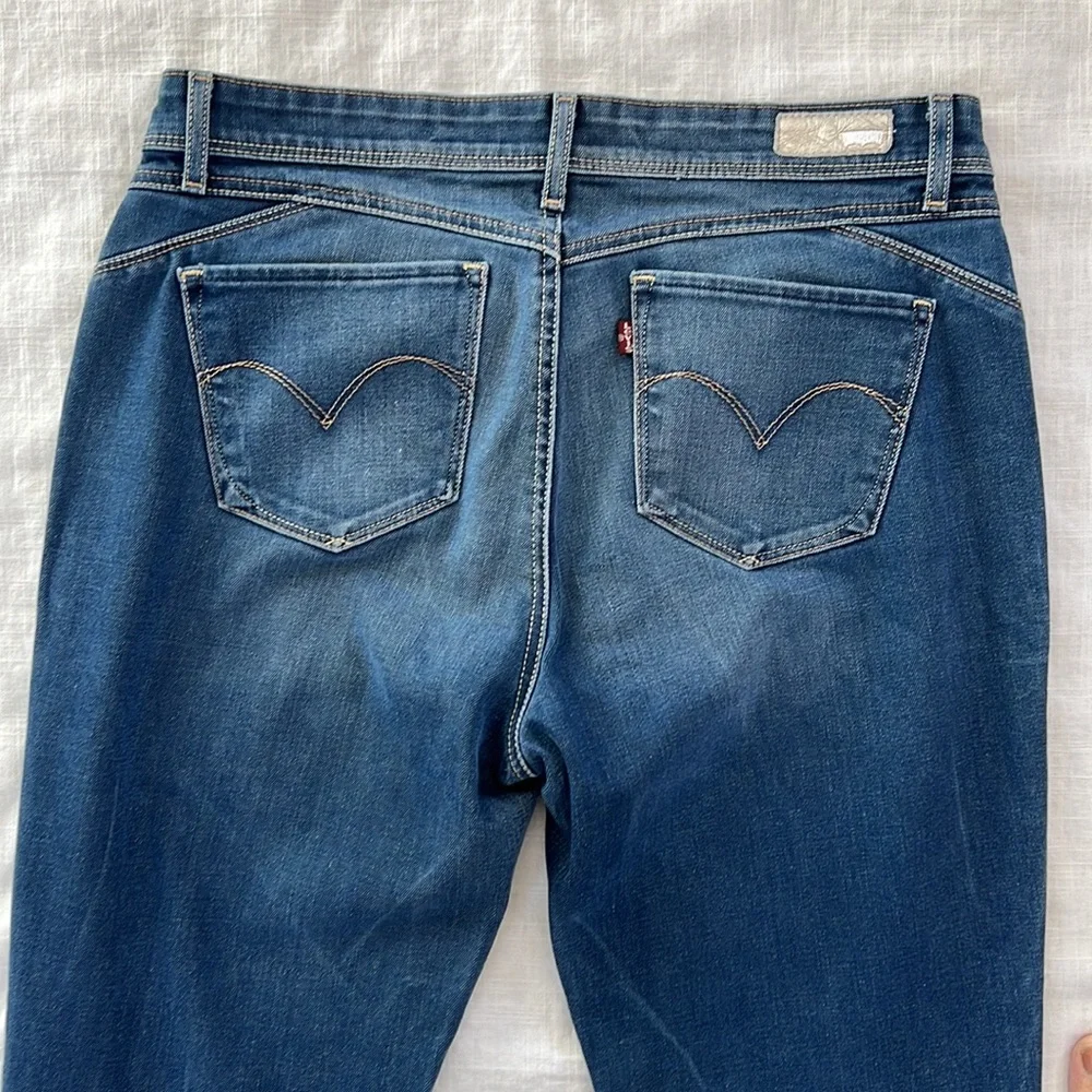 Women Levi’s Revel size 31. Demi curve skinny
